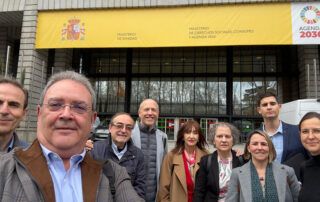 Reunion en el ministerio de sanidad y consumo con la ministra monica garcia para discutir sobre el estatuto marco