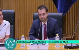 Enrique Alfonso Muñoz, presidente de MUD, interviene en el Congreso defendiendo el Estatuto del Médico.