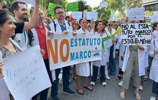 Médicos de Avanza en huelga con pancartas “No al Estatuto Marco” (3 de octubre)