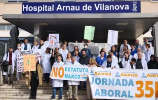 Concentración de médicos en el Hospital Arnau de Vilanova de València durante la huelga del 14 de enero de 2026 (Sindicato Médico Avanza)